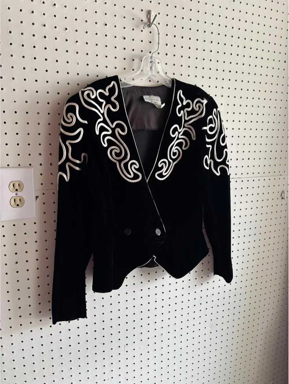 Vintage Black Velvet Jacket with White Embroidered Detail - Picture 8 of 9